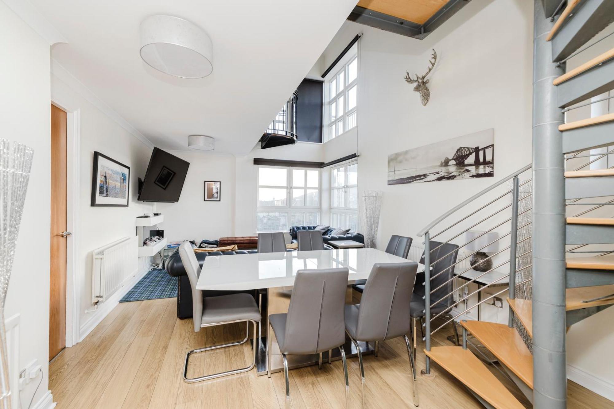 Joivy Stylish Apartment With Balcony In Old Town Edimburgo Exterior foto