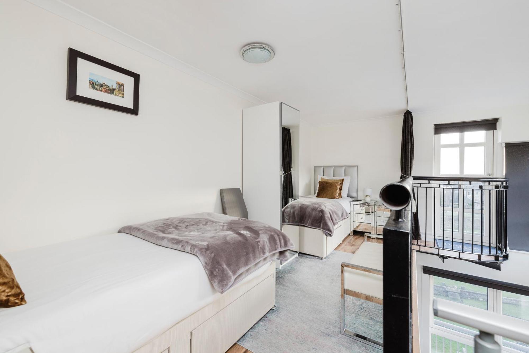 Joivy Stylish Apartment With Balcony In Old Town Edimburgo Exterior foto